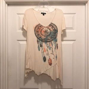 Tunic-style T-shirt with dream catcher design.
